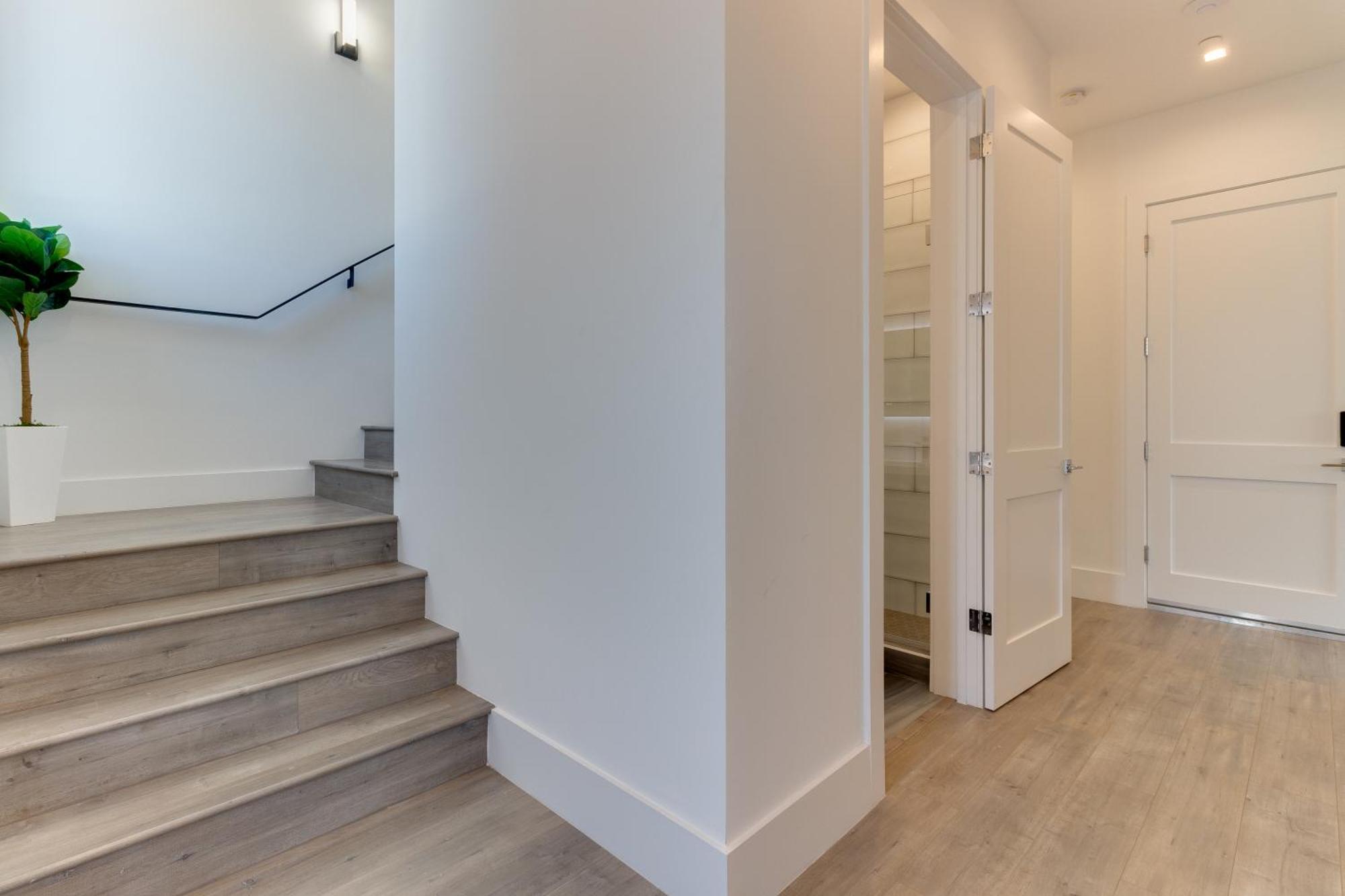 Modern 5 Bedroom Masterpiece With Rooftop Deck Villa Los Angeles