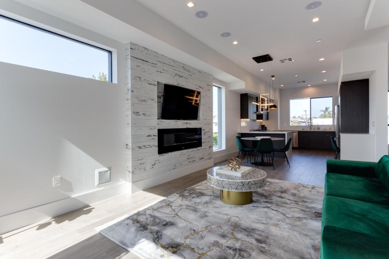 Modern 5 Bedroom Masterpiece With Rooftop Deck *